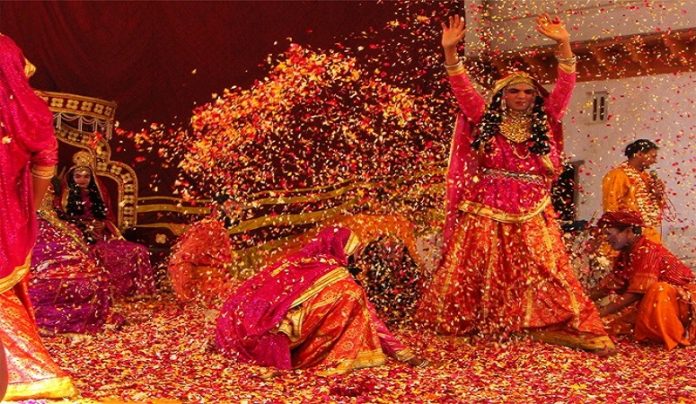 Phool Holi: वृंदावन में 14 मार्च को खेली जाएगी फूल की होली