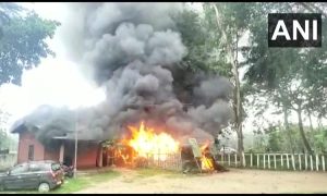 Assam News: भीड़ ने ‘हिरासत में मौत’ के बाद थाने में लगाई आग; पुलिस ने 3 आरोपियों को किया गिरफ्तार, थानाध्यक्ष सस्पेंड