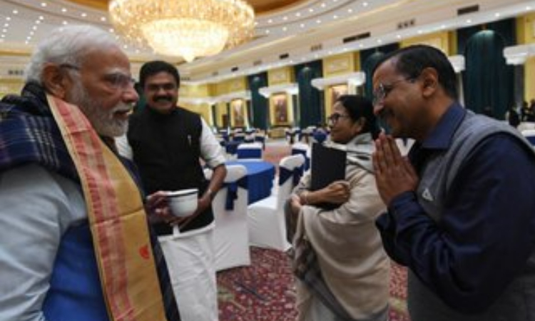 All Party Meeting G20: सर्वदलीय बैठक के दौरान पीएम मोदी और दिल्ली के सीएम अरविंद केजरीवाल की मुलाकात